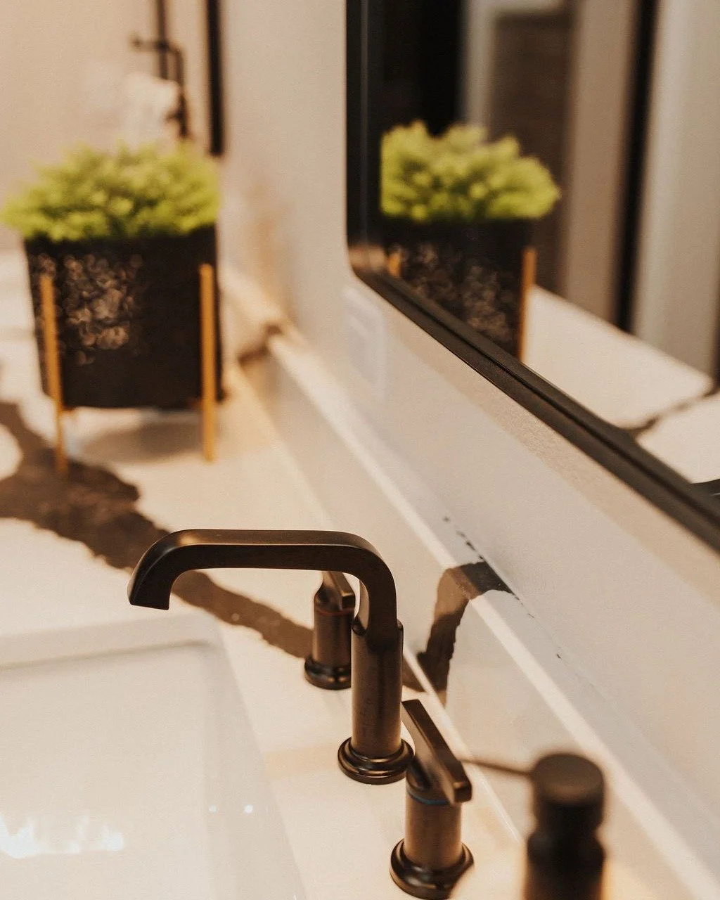 Double Vanity - Quartz countertops