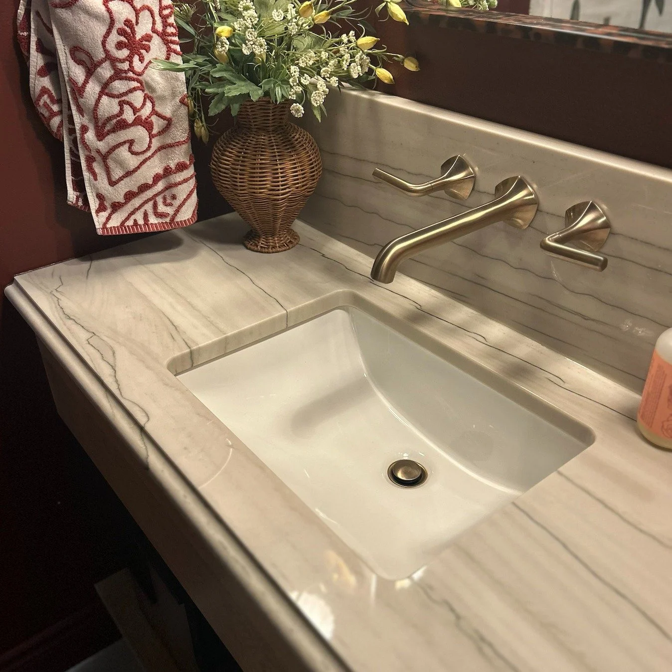 Office Reception - Quartz countertops